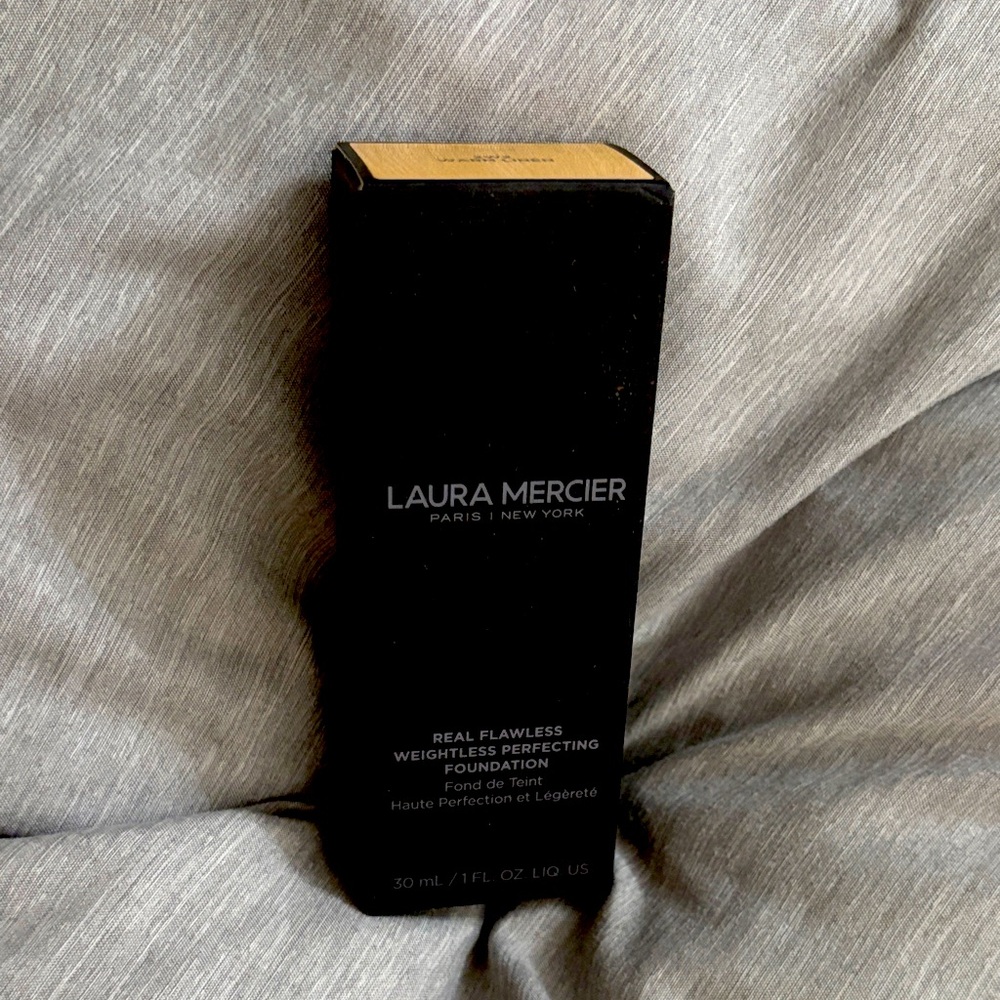 Laura Mercier Real Flawless Weightless Perfecting Foundation (2W2 Warm Linen)